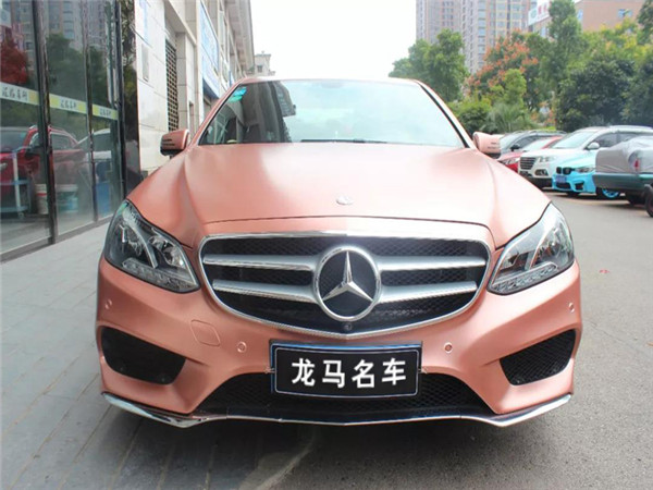 奔馳E級(jí)全車(chē)改色貼膜，電光玫瑰金。